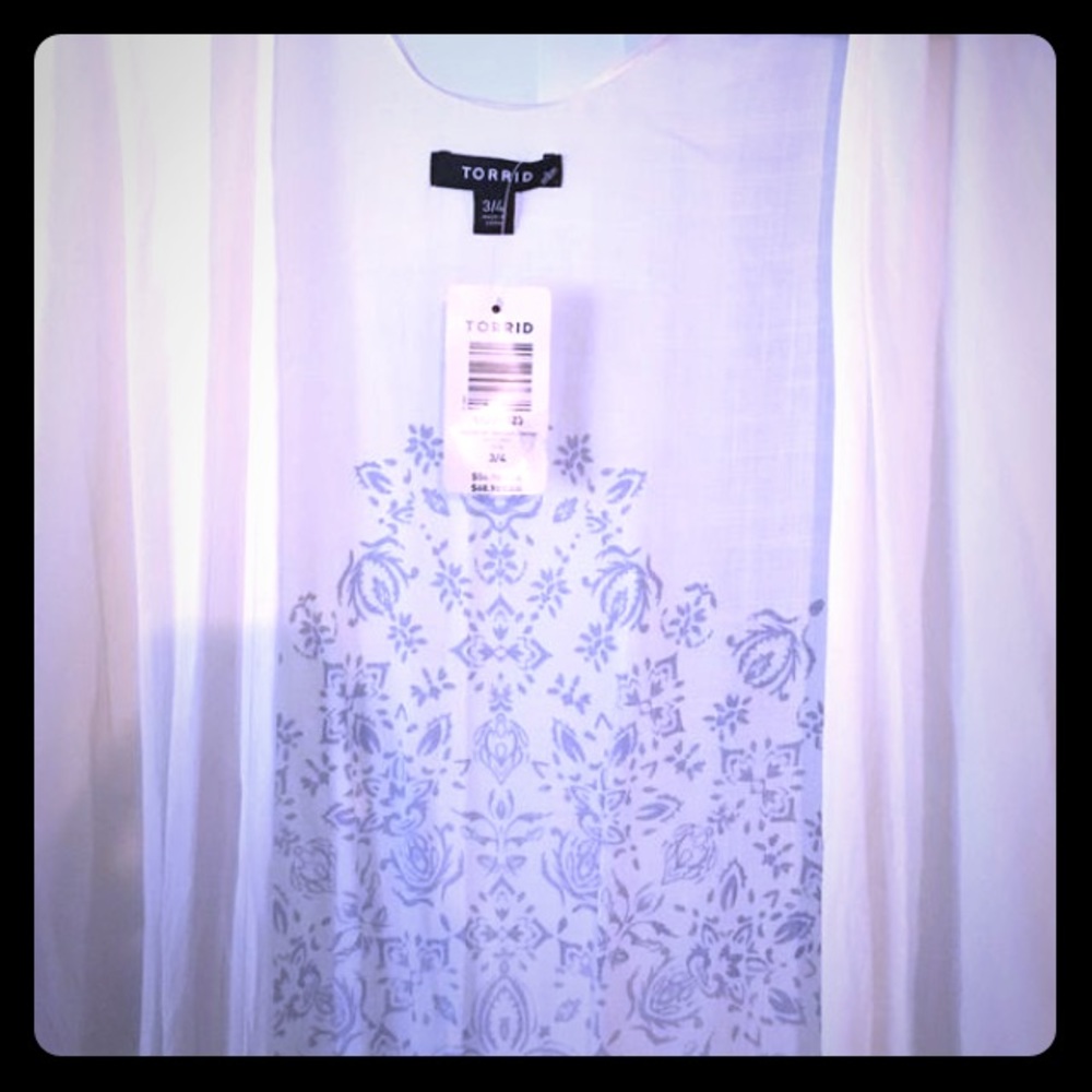 Torrid ivory medallion gauze kimono